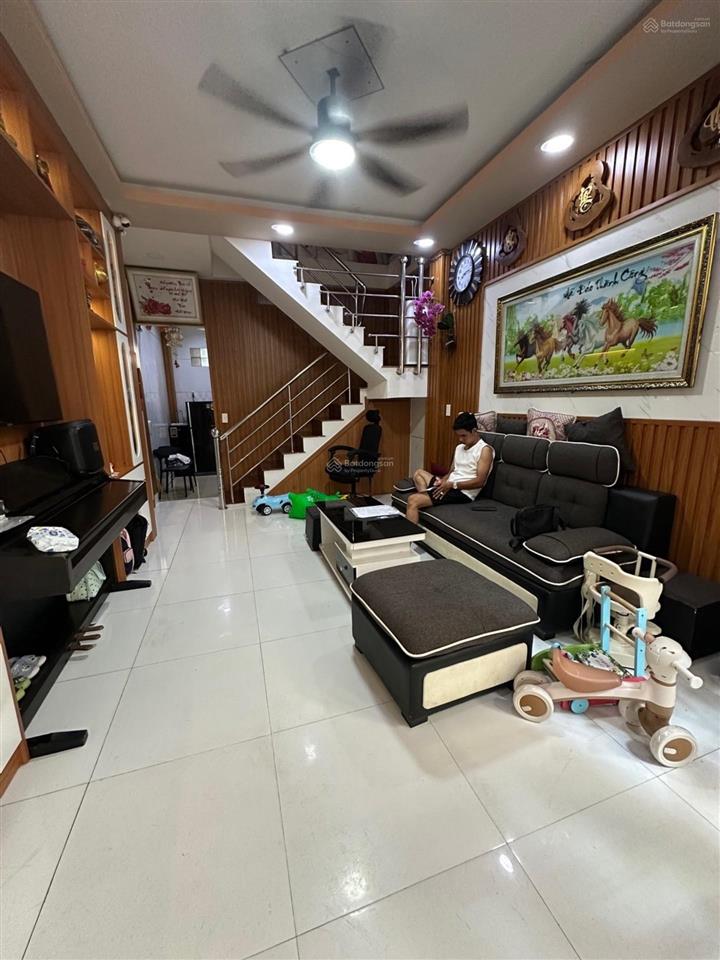 2 tầng nguyễn xí, 2pn, 40m2, sát hẻm xe hơi, shr, công chứng ngay