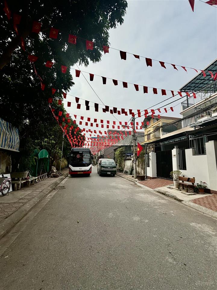 Bán đất lĩnh nam , phân lô vỉa hè ,đường 4 làn xe , kinh doanh ,view công viên , 90m2, mt 5m , 16 t