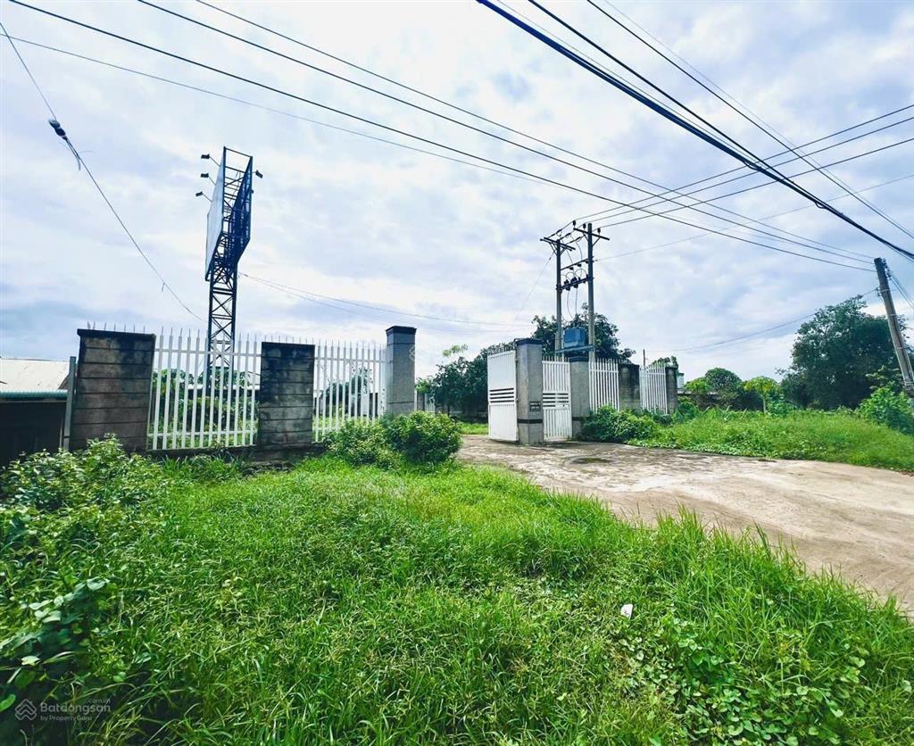 Bán gấp nhà mặt tiền đường đt 784, xã cầu khởi, tây ninh, 6,9 tỷ, 911 m2