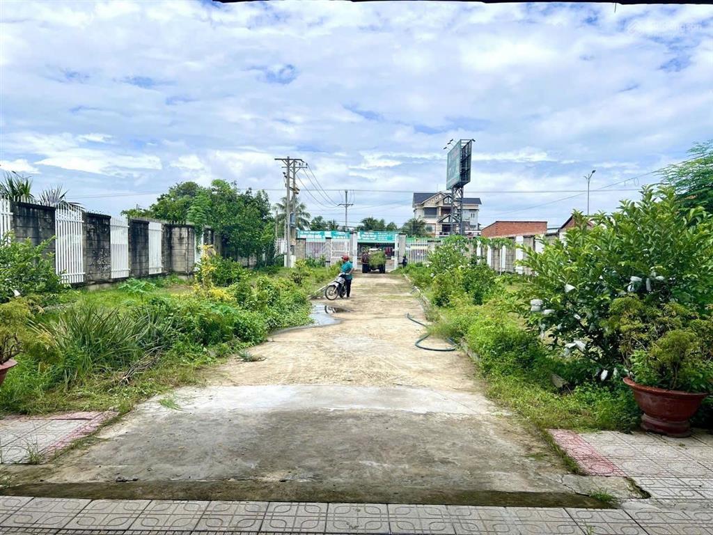 Bán gấp nhà mặt tiền đường đt 784, xã cầu khởi, tây ninh, 6,9 tỷ, 911 m2