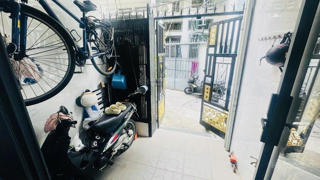 Bán nhà đường duy tân 25m2 chỉ 2 căn ra mặt tiền