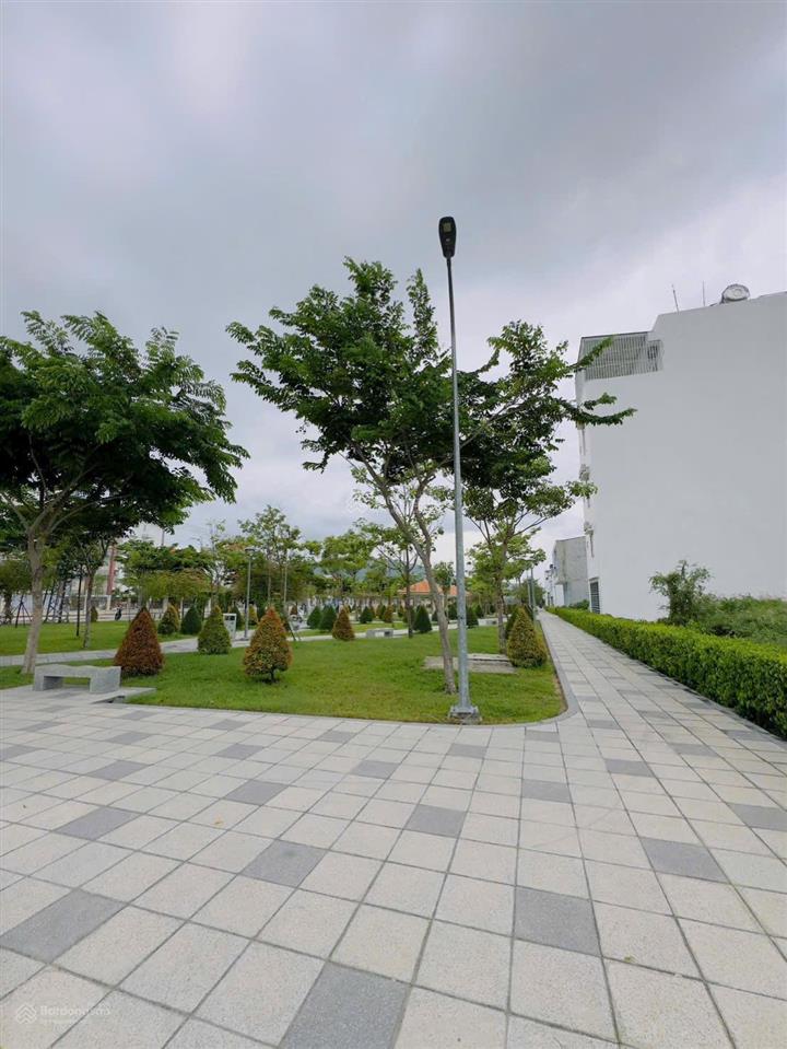 Bán lô đất đẹp 2 mặt tiền sát công viên  trường chính trị khánh hòa