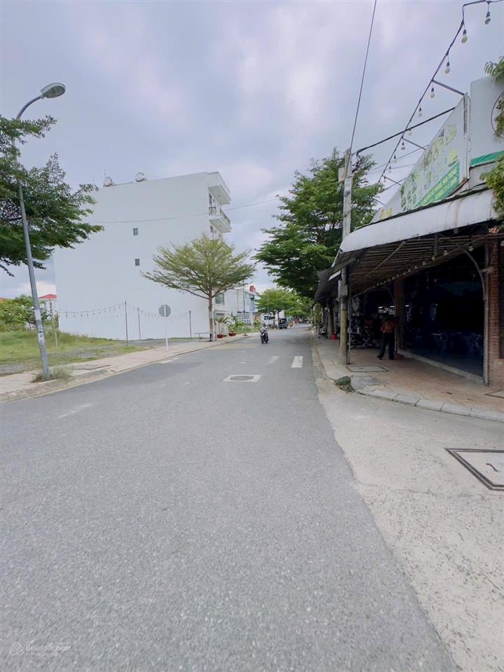 Bán lô đất đẹp 2 mặt tiền sát công viên  trường chính trị khánh hòa