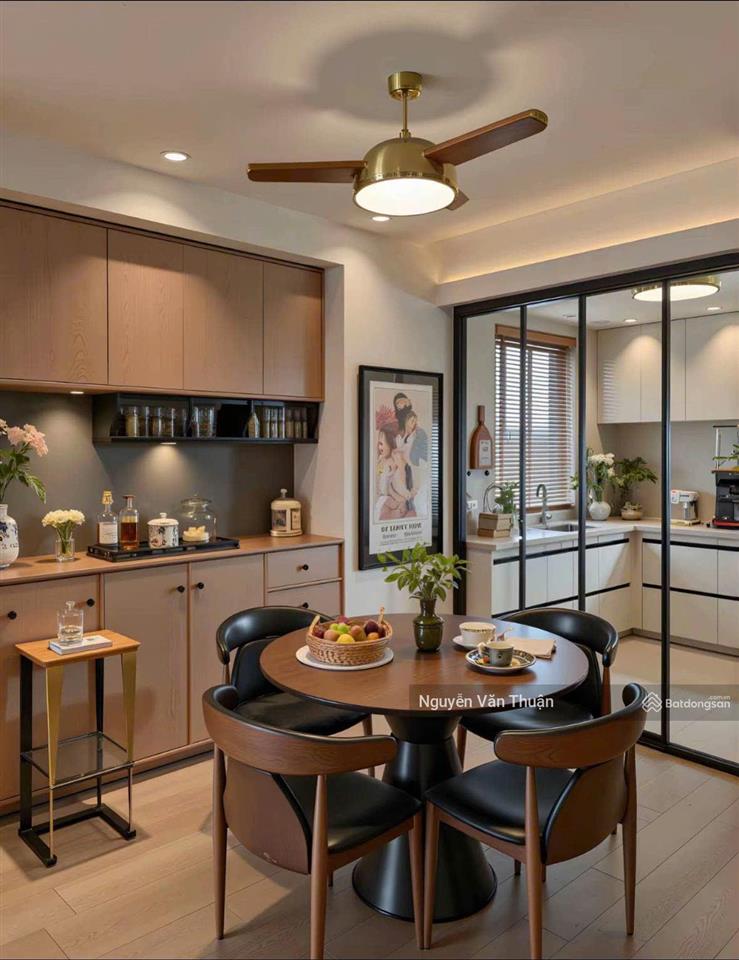 Chính chủ bán căn hộ 3 phòng ngủ, diện tích 110m2 chung cư mipec xuân thuỷ. đầy đủ nội thất cao cấp