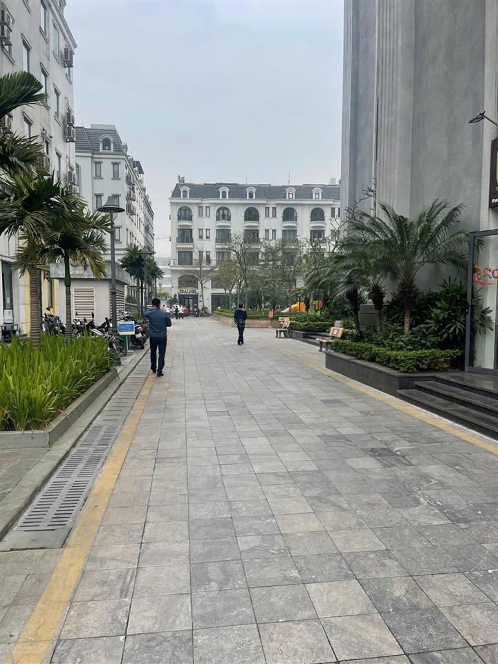 Sốc! 4.5 tỷ  sở hữu lâu dài shop chân đế 2 tầng sài đồng long biên đã sẵn sổ hồng, ở được luôn