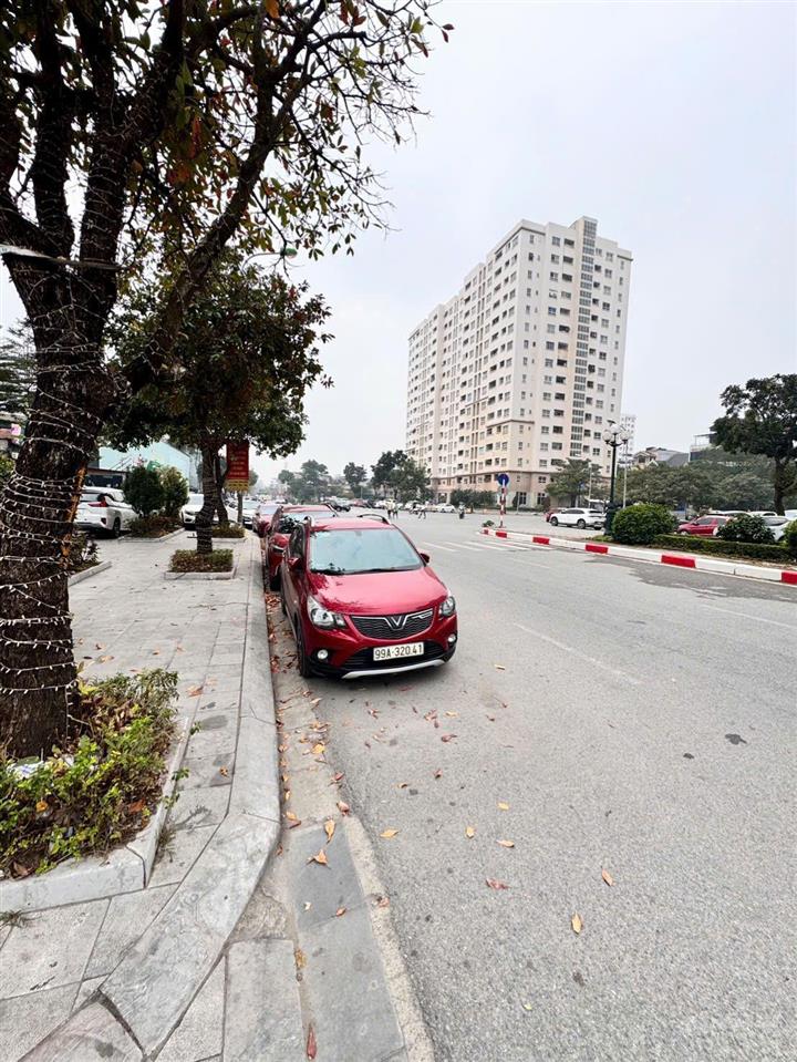 Sốc! 4.5 tỷ  sở hữu lâu dài shop chân đế 2 tầng sài đồng long biên đã sẵn sổ hồng, ở được luôn