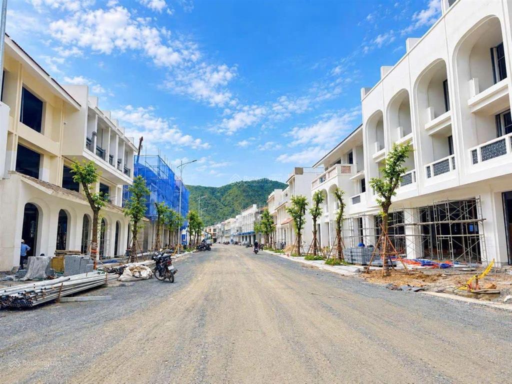 Căn nhà phố liền kề 3 tầng, mặt tiền 7.5m giá tốt charmora city nha trang  sun group