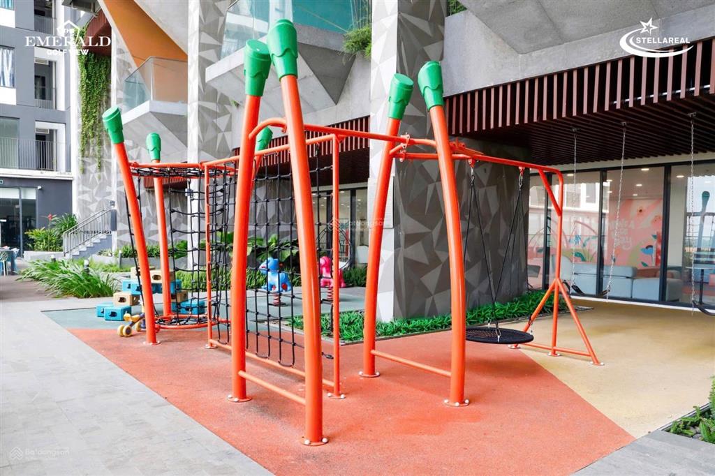 Em thái có suất ngoại giao căn golf view chỉ từ 3ty/căn 2pn 71m2 tầng cao view đẹp. 0355 305 ***