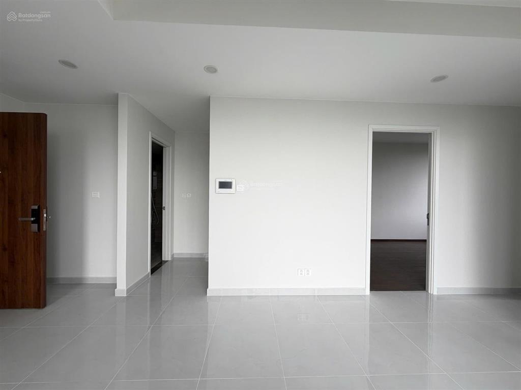 Em thái có suất ngoại giao căn golf view chỉ từ 3ty/căn 2pn 71m2 tầng cao view đẹp. 0355 305 ***