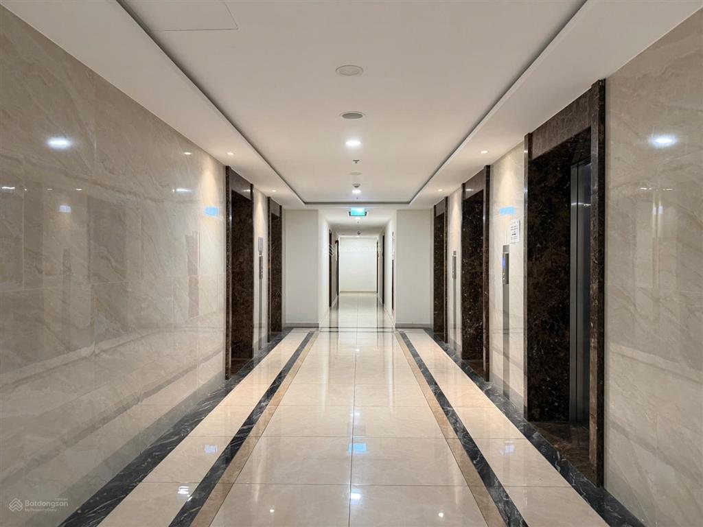 Em thái có suất ngoại giao căn golf view chỉ từ 3ty/căn 2pn 71m2 tầng cao view đẹp. 0355 305 ***