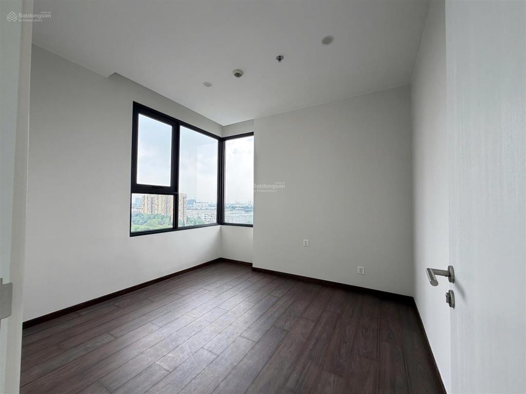 Em thái có suất ngoại giao căn golf view chỉ từ 3ty/căn 2pn 71m2 tầng cao view đẹp. 0355 305 ***