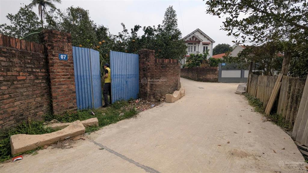 Chính chủ bán đất căn góc, mặt tiền trên 10m  sổ đỏ chính chủ full thổ cư gần sân bay nội bài