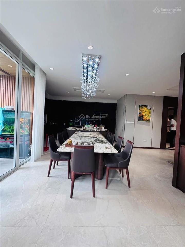 Bán căn hộ chung cư e3 số 7 vũ phạm hàm, 181m2, 4 ngủ, 3wc, ban công thoáng, về ở luôn!