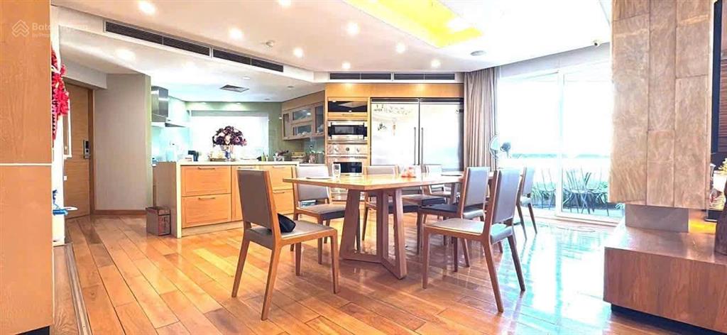 Bán căn hộ chung cư m3  m4 nguyễn chí thanh, 320m2, 4 ngủ, 4 wc, 4 ban công, 1 slot ô tô