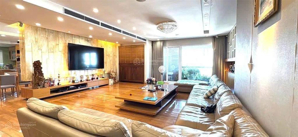 Bán căn hộ chung cư m3  m4 nguyễn chí thanh, 320m2, 4 ngủ, 4 wc, 4 ban công, 1 slot ô tô
