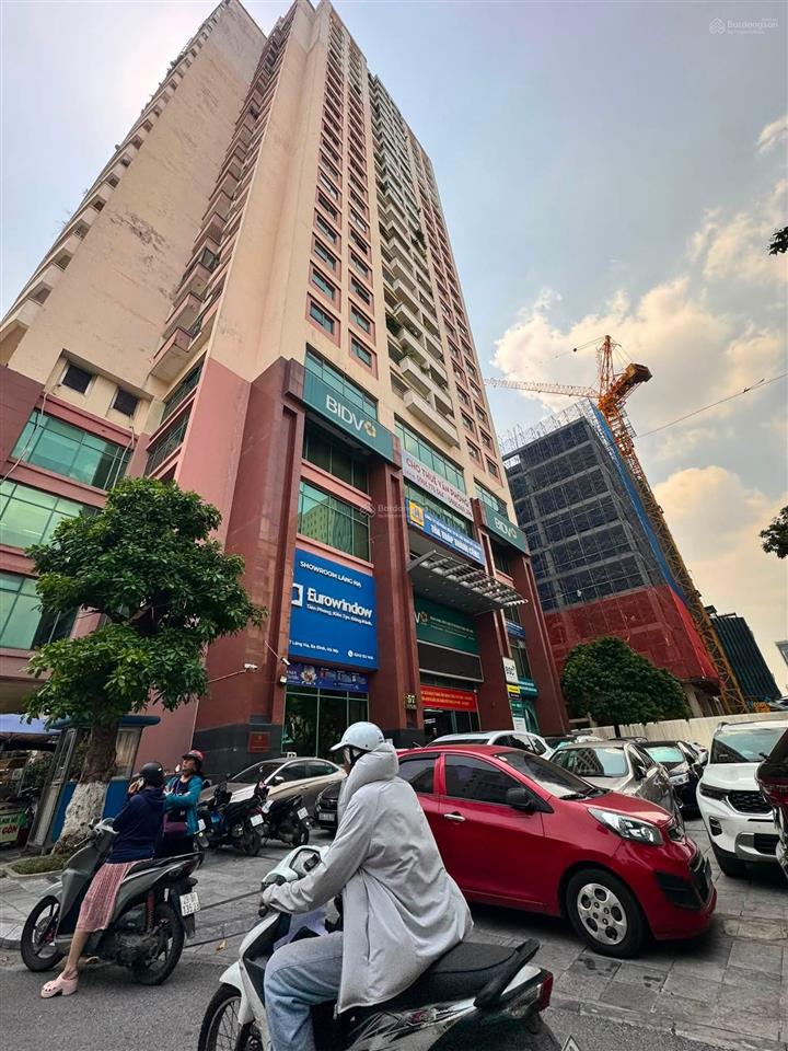 Bán căn hộ chung cư 57 láng hạ, 178m2, 3 ngủ, 2wc, view phố, full nội thất, slot ô tô, về ở luôn!