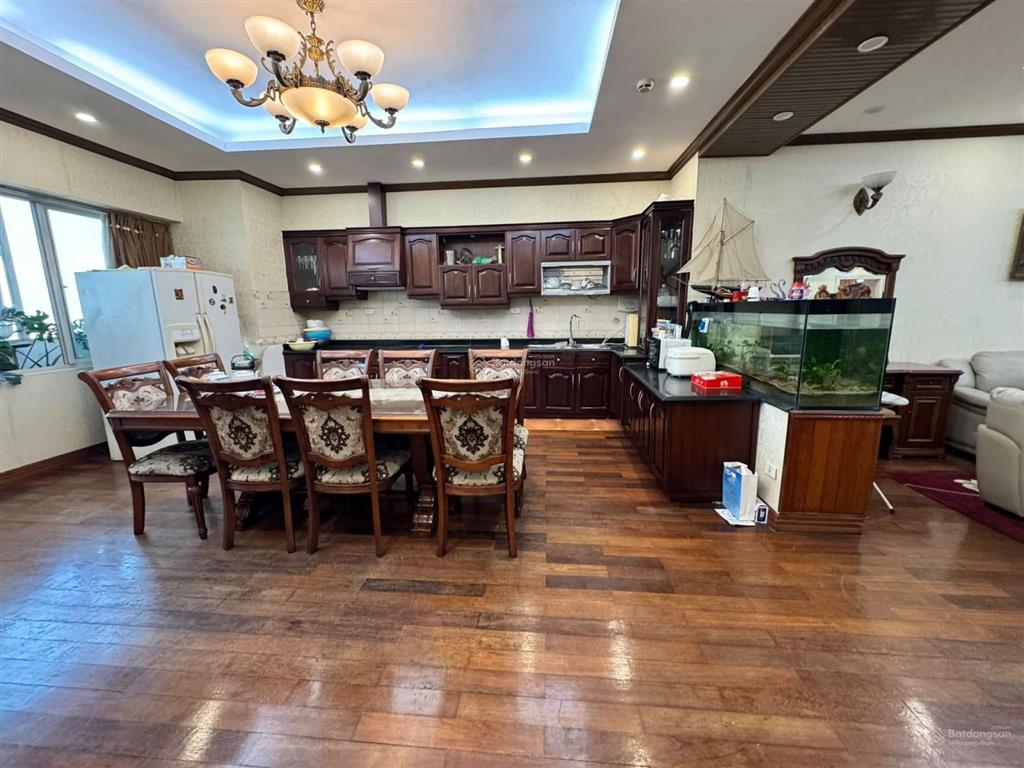 Bán căn hộ chung cư 57 láng hạ, 178m2, 3 ngủ, 2wc, view phố, full nội thất, slot ô tô, về ở luôn!