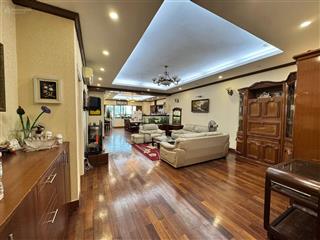 Bán căn hộ chung cư 57 láng hạ, 178m2, 3 ngủ, 2wc, view phố, full nội thất, slot ô tô, về ở luôn!