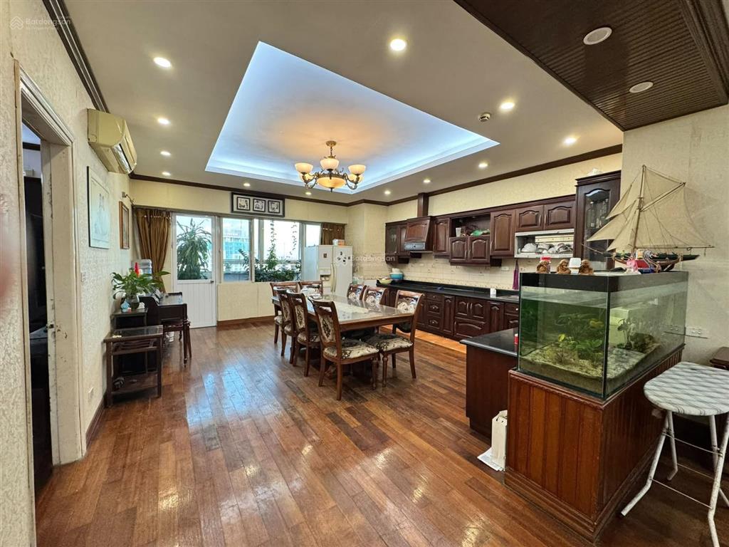 Bán căn hộ chung cư 57 láng hạ, 178m2, 3 ngủ, 2wc, view phố, full nội thất, slot ô tô, về ở luôn!