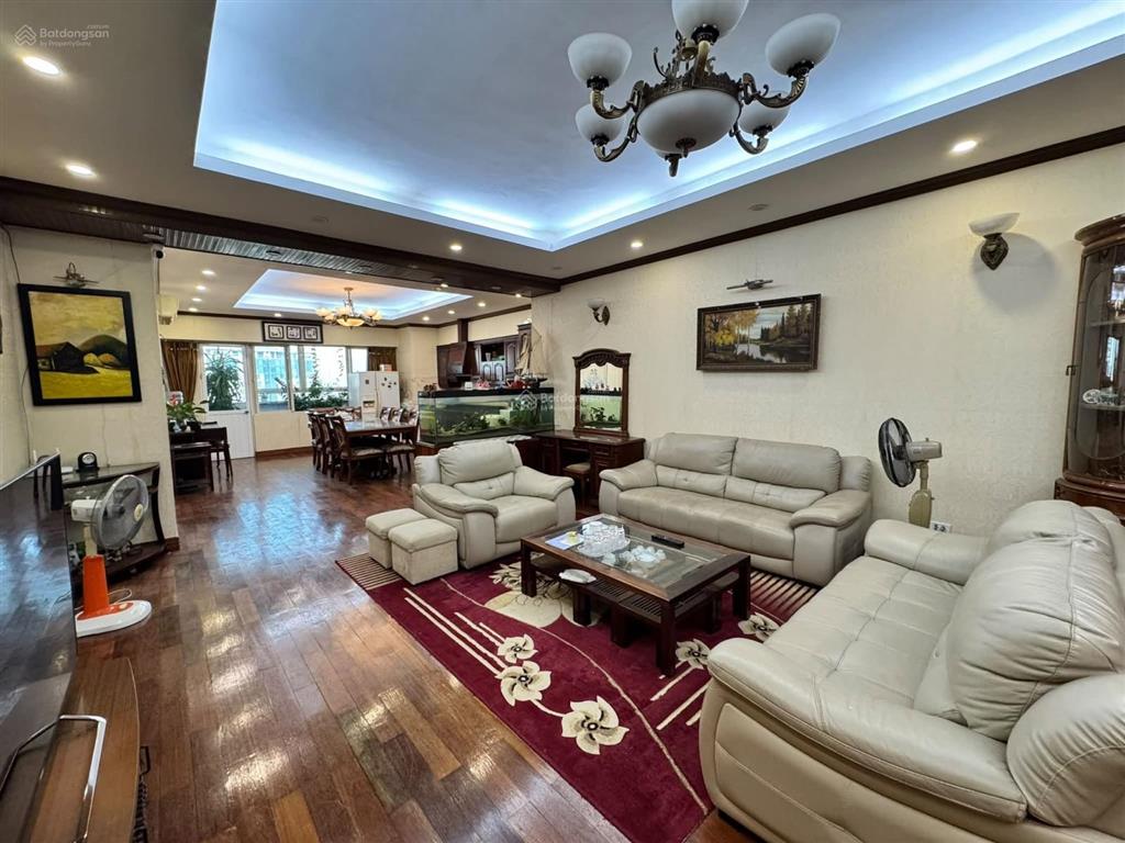 Bán căn hộ chung cư 57 láng hạ, 178m2, 3 ngủ, 2wc, view phố, full nội thất, slot ô tô, về ở luôn!