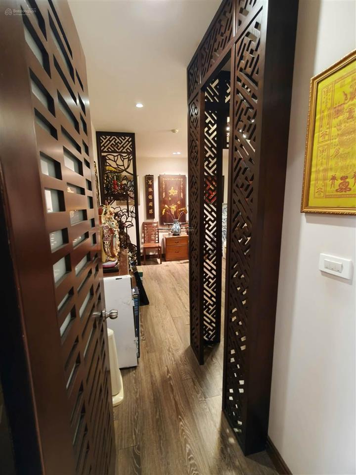 Bán căn hộ chung cư láng hạ, 193m2, 3 ngủ, 2wc, 3 ban công, full nội thất, về ở luôn