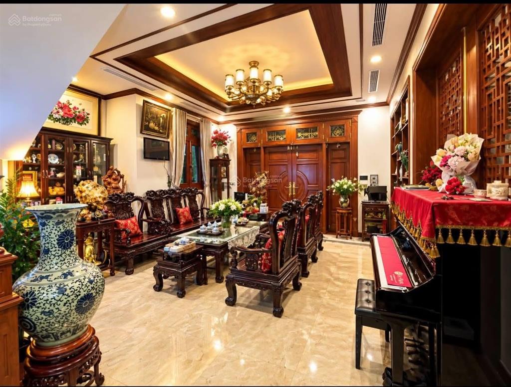 Bán biệt thự vip trung hòacầu giấy, 160m2, 4 tầng, mt 12.5m, 5 ngủ rộng, thang máy, siêu đẳng cấp.