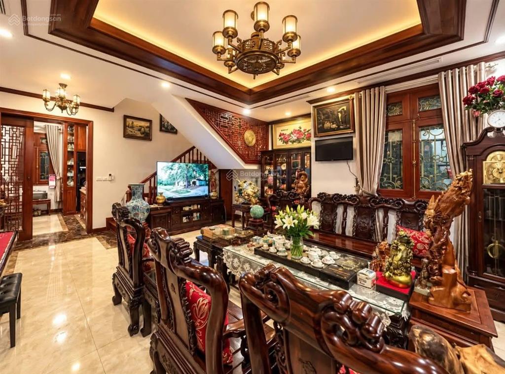 Bán biệt thự vip trung hòacầu giấy, 160m2, 4 tầng, mt 12.5m, 5 ngủ rộng, thang máy, siêu đẳng cấp.