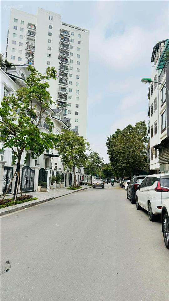 Bán biệt thự võ chí công gần kđt starlake, 136m2, 5t, mt 8.5m, thiết kế châu âu, sổ hồng lâu dài!