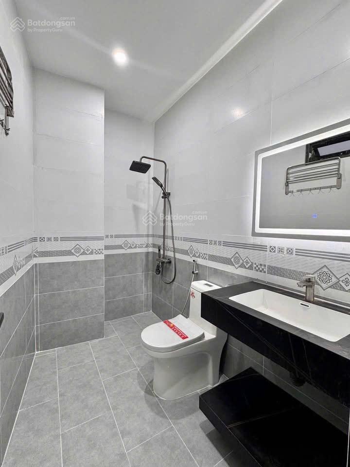 Nhà lầu mới xây cuối đường huỳnh văn nghệ  giá chỉ 1t900  diện tích 100m2