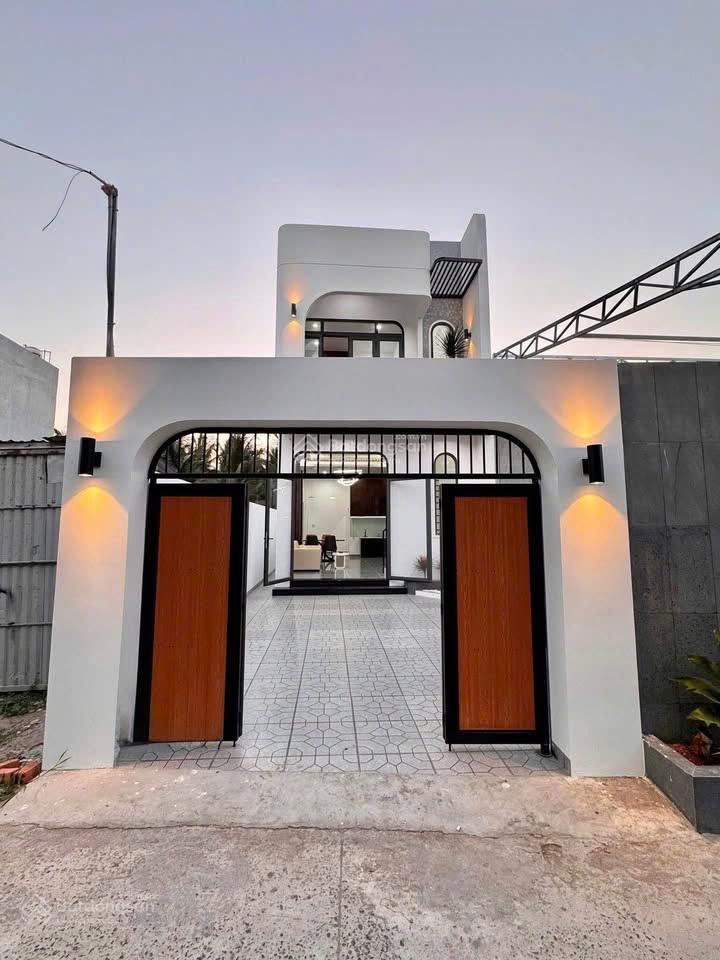 Nhà lầu mới xây cuối đường huỳnh văn nghệ  giá chỉ 1t900  diện tích 100m2