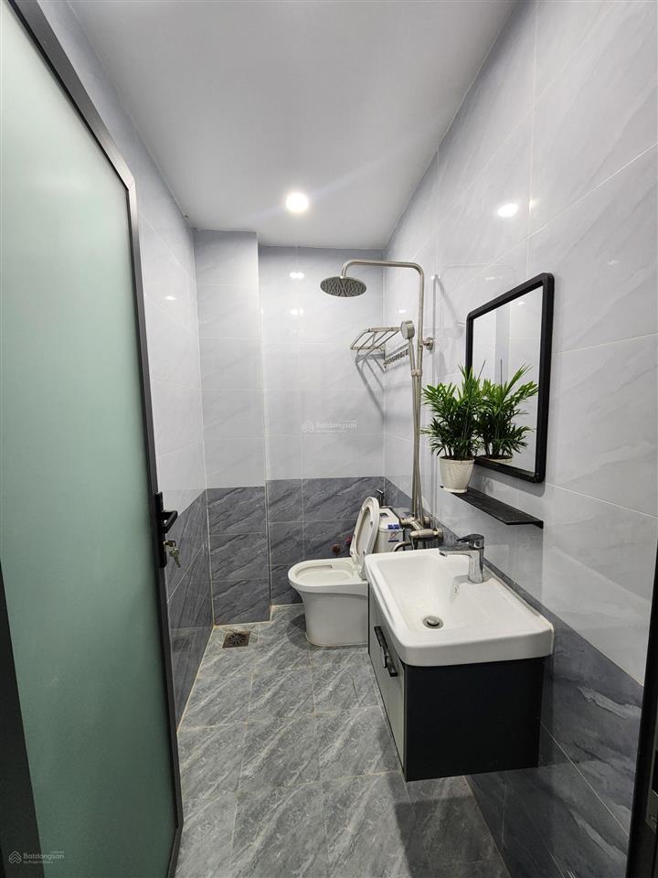 Nhà mới 2 tầng, full nội thất, vào ở ngay, hẻm xe hơi, gần ngay trường thpt dương văn thì