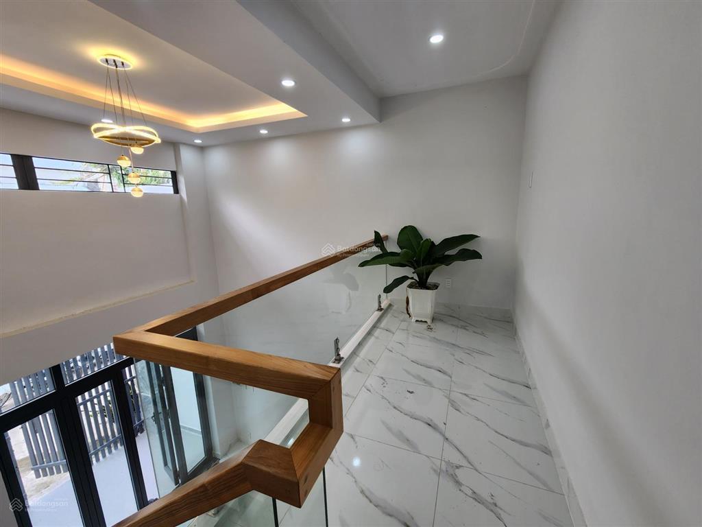 Nhà mới 2 tầng, full nội thất, vào ở ngay, hẻm xe hơi, gần ngay trường thpt dương văn thì
