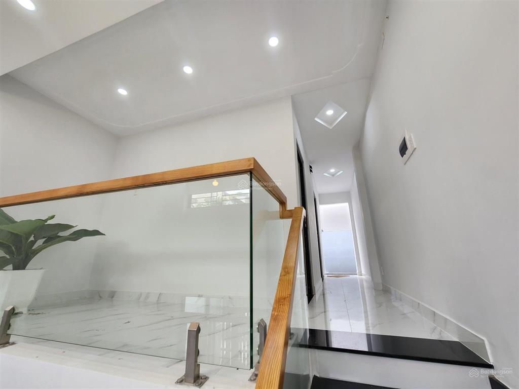 Nhà mới 2 tầng, full nội thất, vào ở ngay, hẻm xe hơi, gần ngay trường thpt dương văn thì
