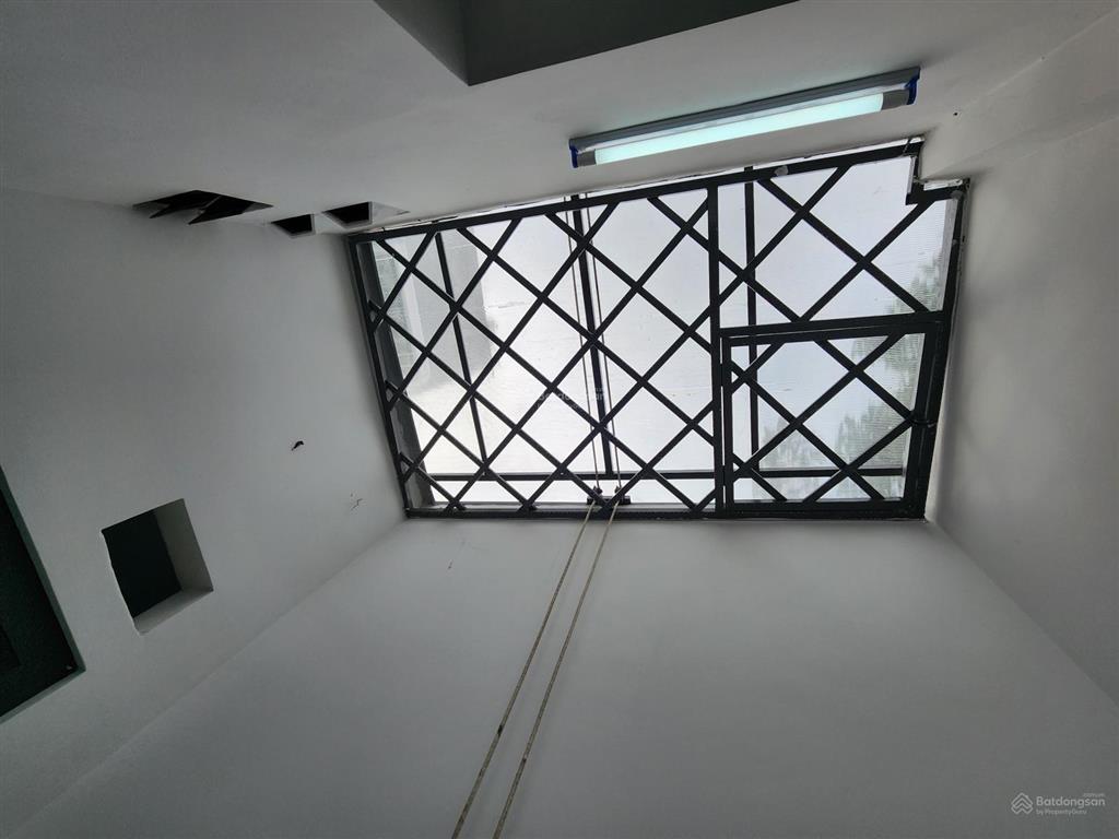 Nhà mới 2 tầng, full nội thất, vào ở ngay, hẻm xe hơi, gần ngay trường thpt dương văn thì