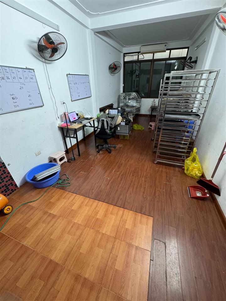 Chính chủ cần bán nhà riêng 4 tầng phố nguyễn sơn, dt 71,4m², xe tải 2 tấn đỗ cửa