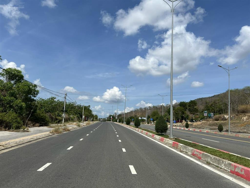 Mặt tiền 1210.8m2 quốc lộ 56, ngang 38m giá 15,5 tỷ (thương lượng) xã long hương tp bà rịa