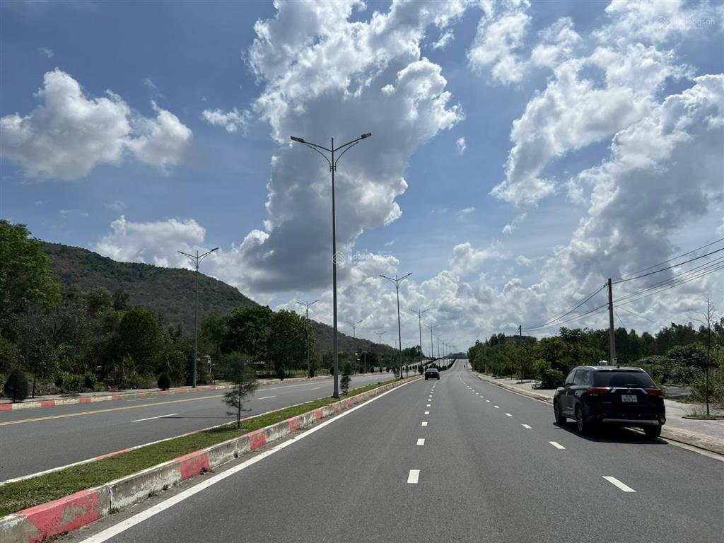 Mặt tiền 1210.8m2 quốc lộ 56, ngang 38m giá 15,5 tỷ (thương lượng) xã long hương tp bà rịa