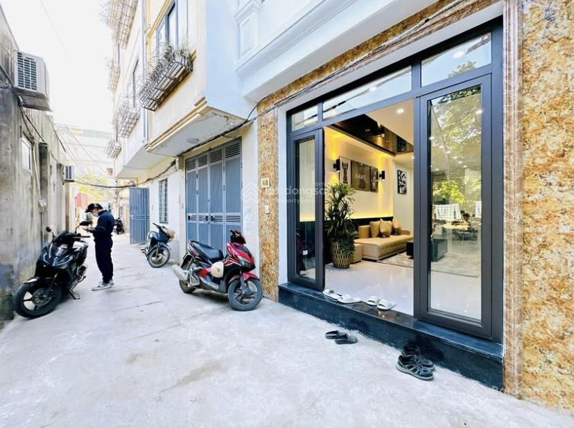 Nguồn hiếm nhà đep vị trí trung tâm tôn đưc thắng (6tang 8ngu 40m28,7tỷ )ngõ nông ôtô 20m tặng nt