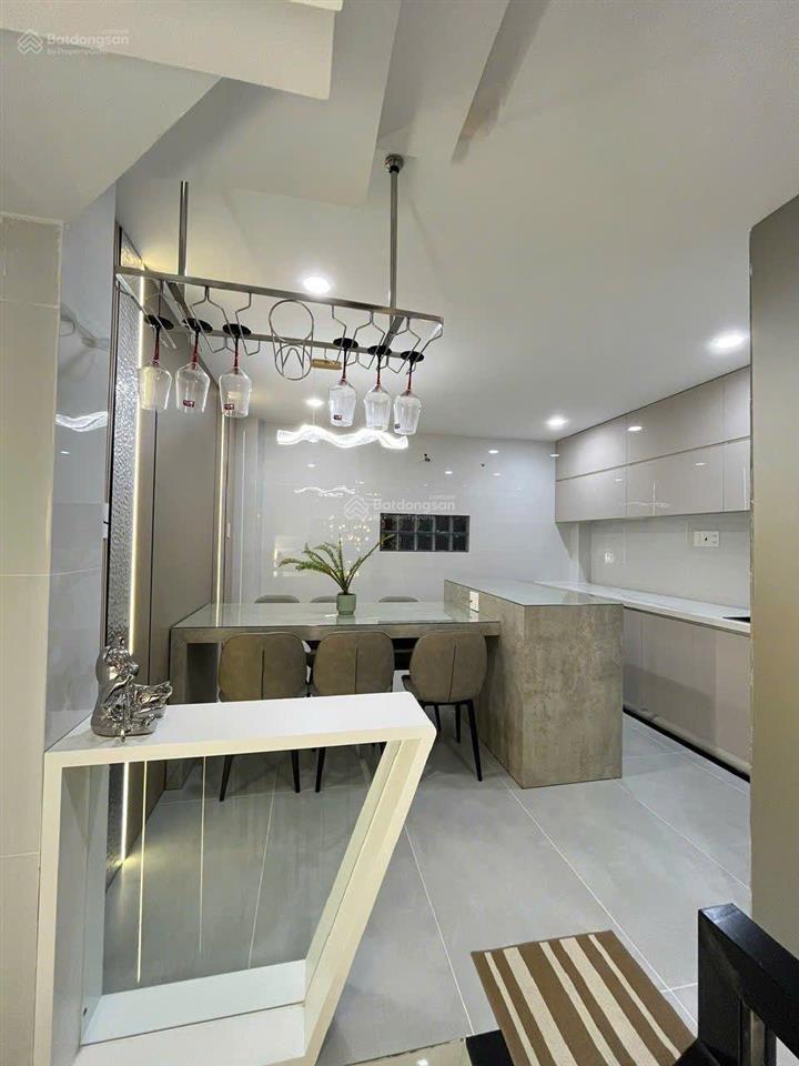 Bán nhà 5 tầng có thang máy đầy đủ nội thất đường lạc long quân phường 3 quận 11