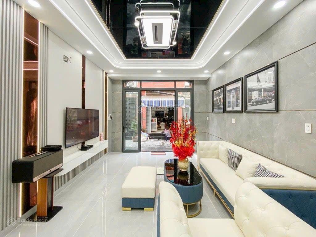 Bán nhà đẹp căn góc 2 tầng btct đường ông ích khiêm phường hòa bình