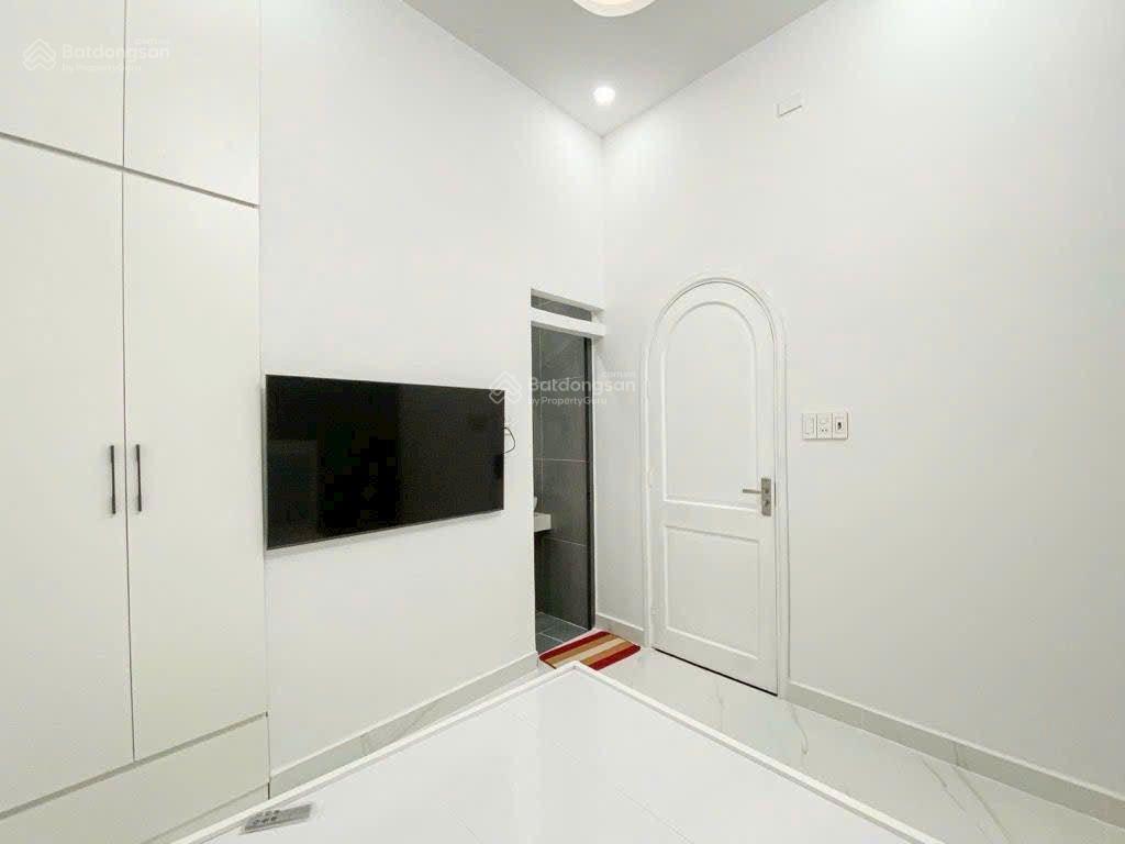 Bán nhà đẹp căn góc 2 tầng btct đường ông ích khiêm phường hòa bình