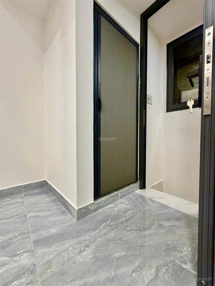 Bán nhà mới 2 pn sát hẻm xe hơi đường lạc long quân phường 5 quận 11