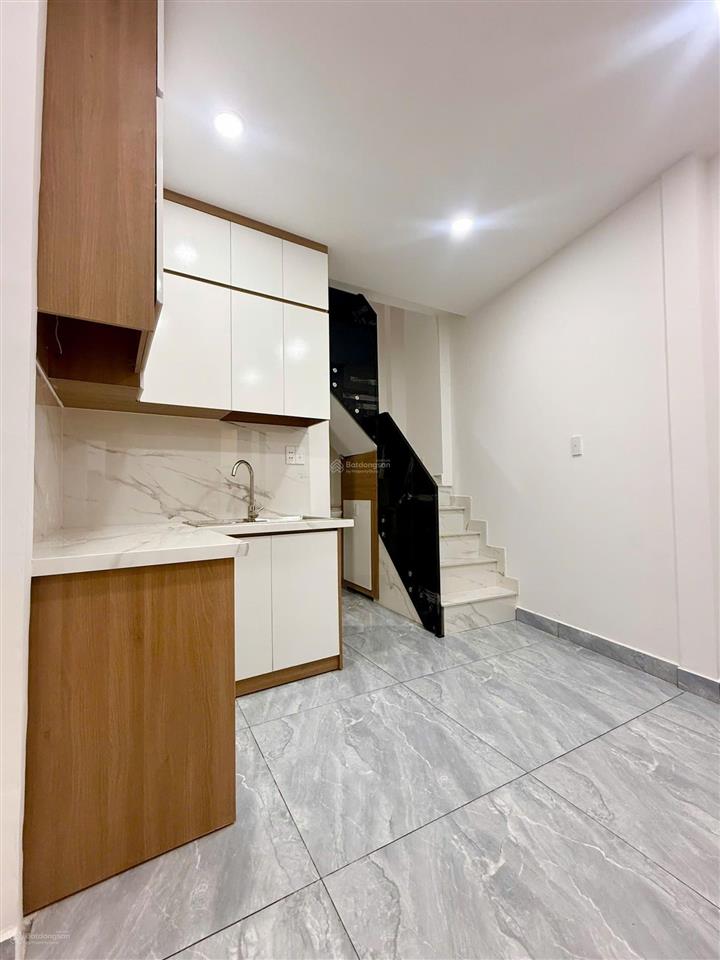 Bán nhà mới 2 pn sát hẻm xe hơi đường lạc long quân phường 5 quận 11