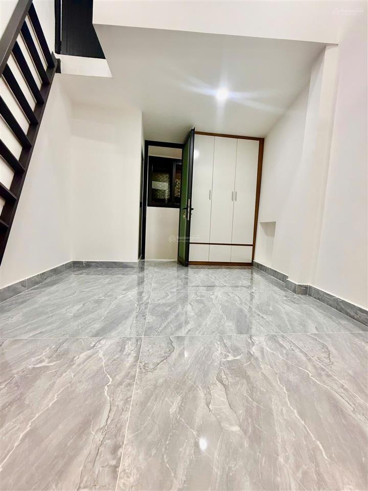 Bán nhà mới 2 pn sát hẻm xe hơi đường lạc long quân phường 5 quận 11