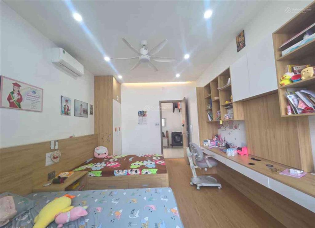Bán nhà 3 tầng btct đường lạc long quân phường 5 quận 11