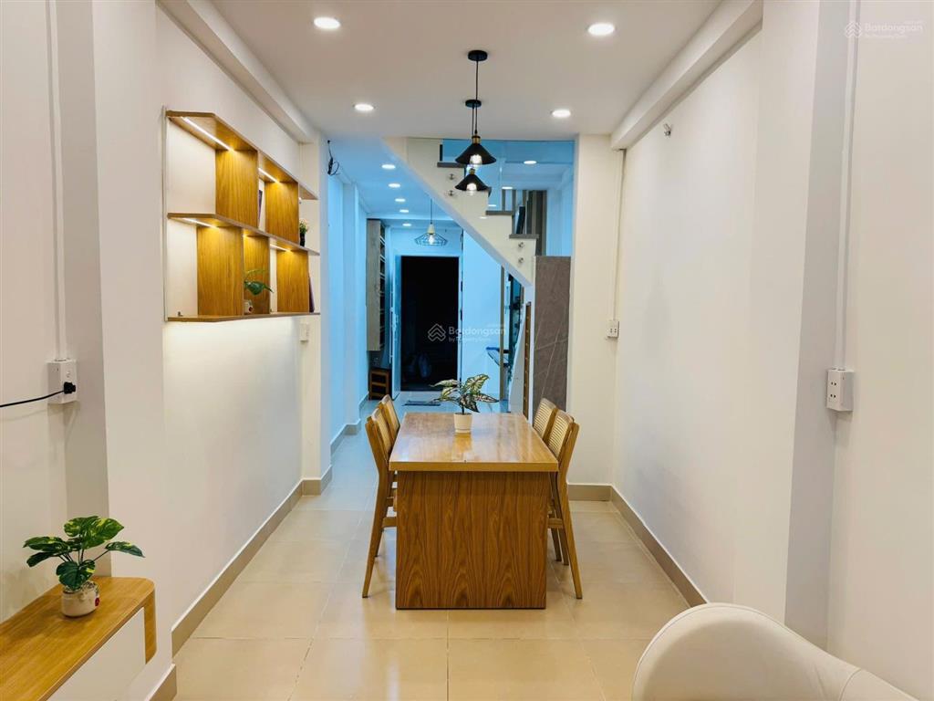 Bán nhà 2 tầng hẻm xe hơi đường ba tháng hai phường 14 quận 10