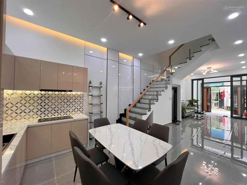 Bán nhà 4 tầng hẻm xe hơi đường tô hiệu phường hiệp tân quận tân phú