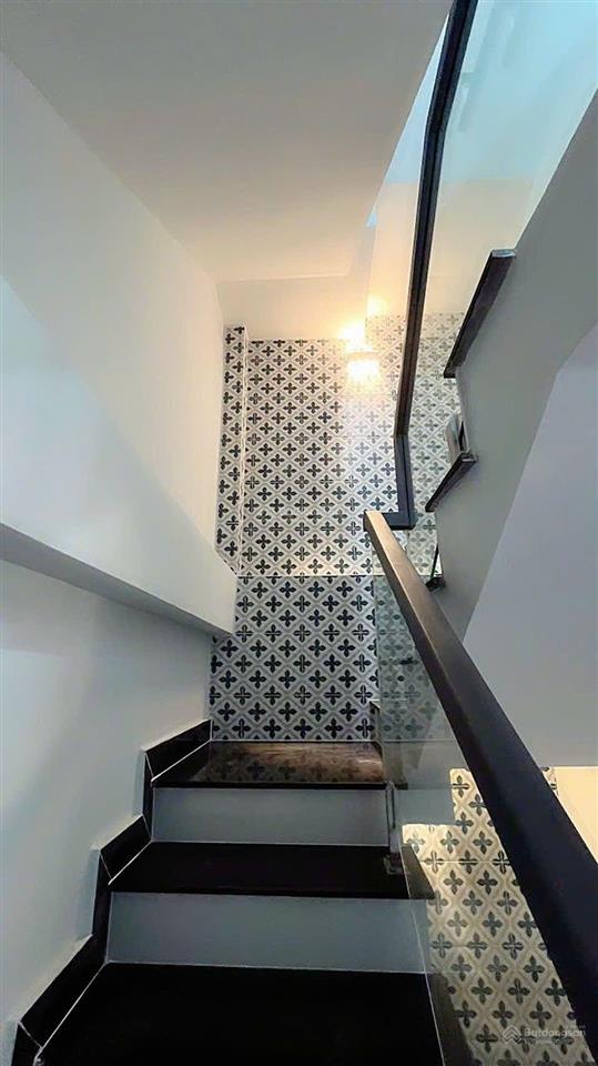 Bán nhà 5 tầng sát mặt tiền đường nguyễn tiểu la phường 8 quận 10