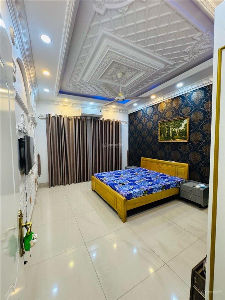 Bán nhà 5 tầng hẻm xe hơi sát mặt tiền đường trần bình trọng, phường 2, quận 5