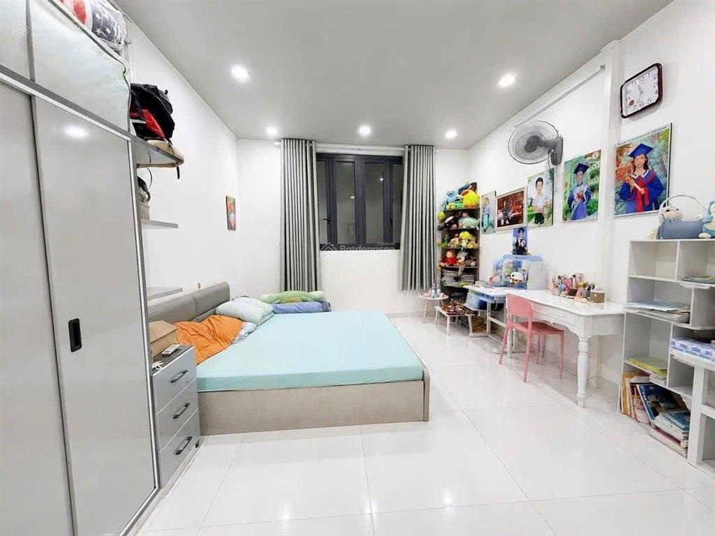 Bán nhà 2 tầng sát mặt tiền đường trịnh đình trọng quận tân phú